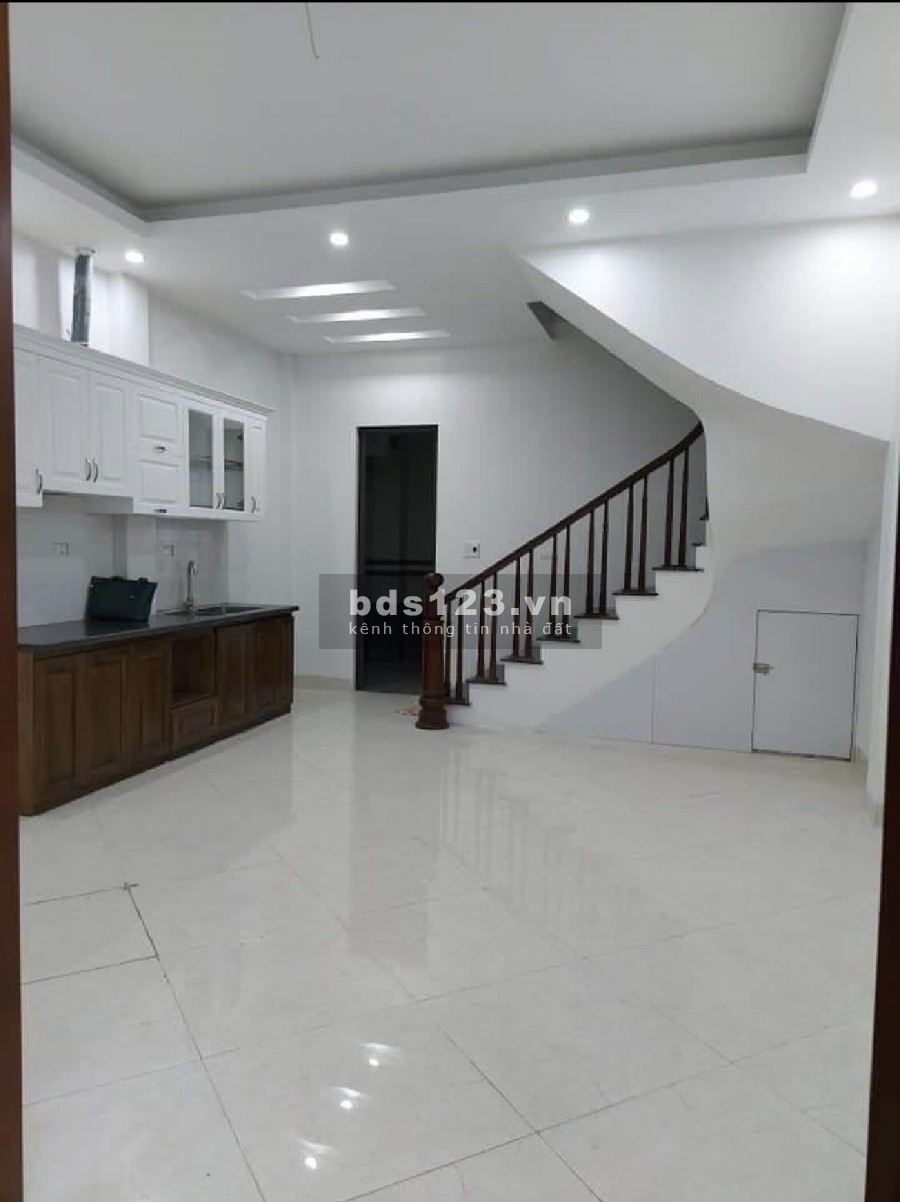 Bán nhà Cổ Nhuế mặt tiền rộng ô tô cách nhà 30m, vị trí đẹp, kinh doanh tấp nập lh 0988296228