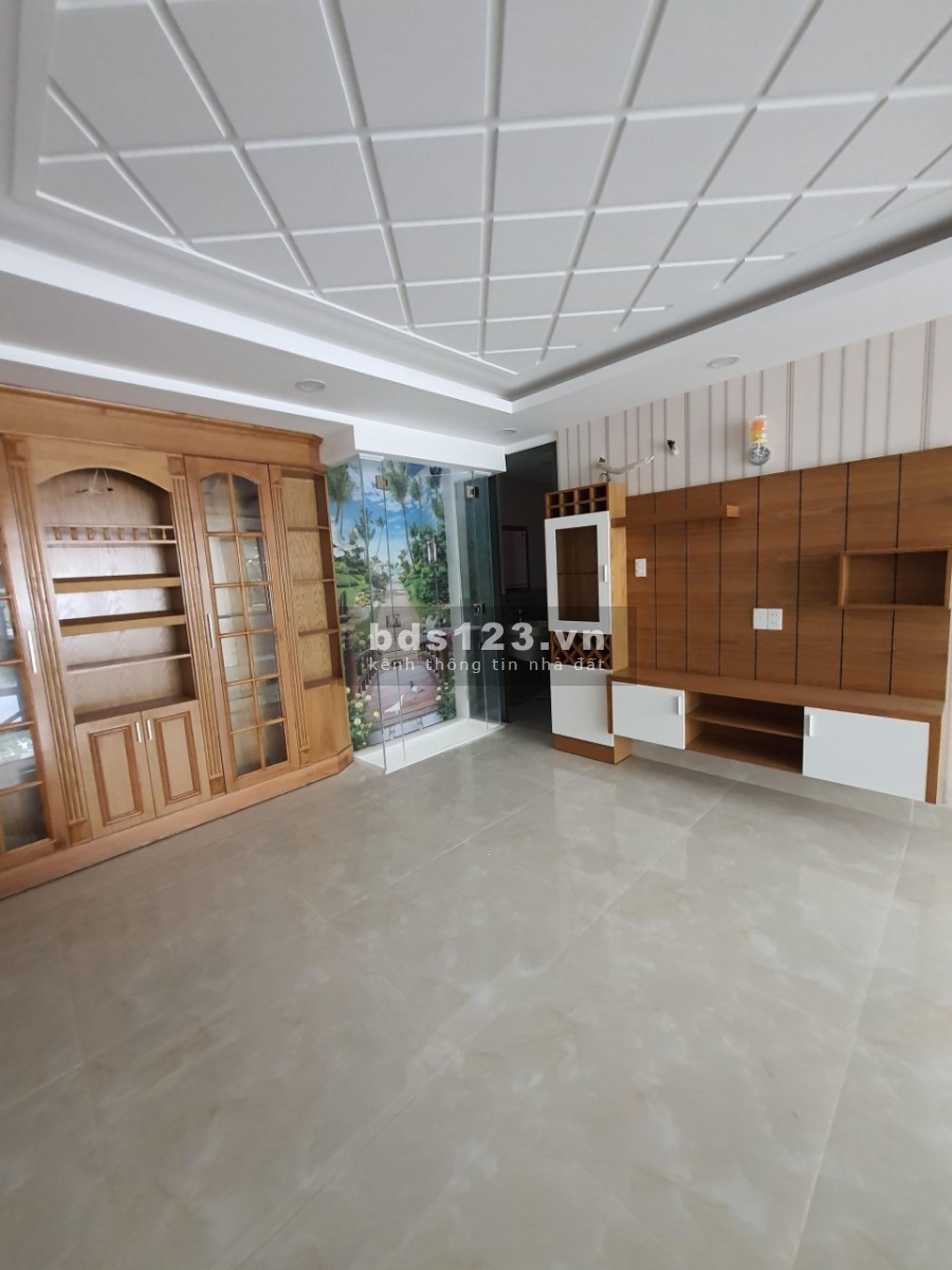 Nhà nguyên căn Phan Huy Ích, Gò Vấp, xe hơi đỗ cửa, 4 tầng, dtsd 60m2, giá nhỉnh 6 Tỷ