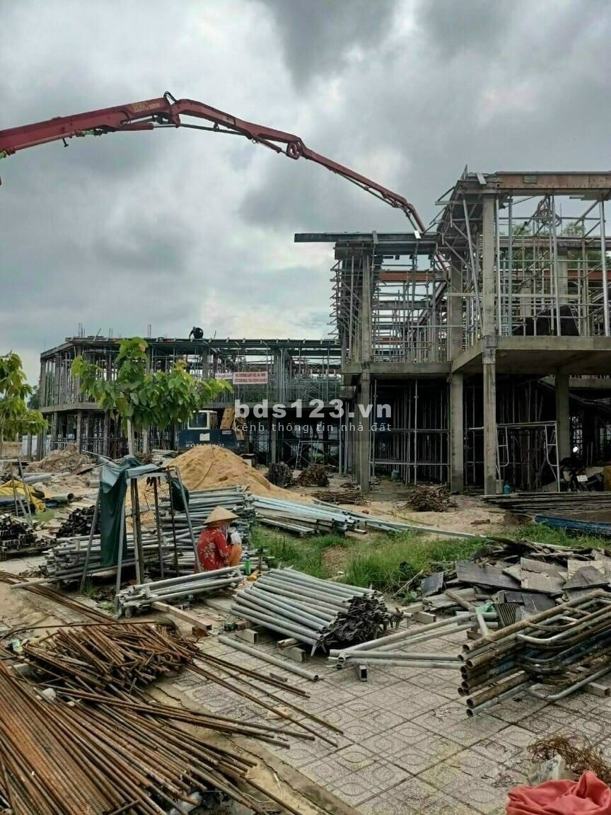 Bán gấp lô đất diện tích sử dụng 100m2, đường ĐT742 giá bán 890 triệu, sổ sẵn, sang tên ngay