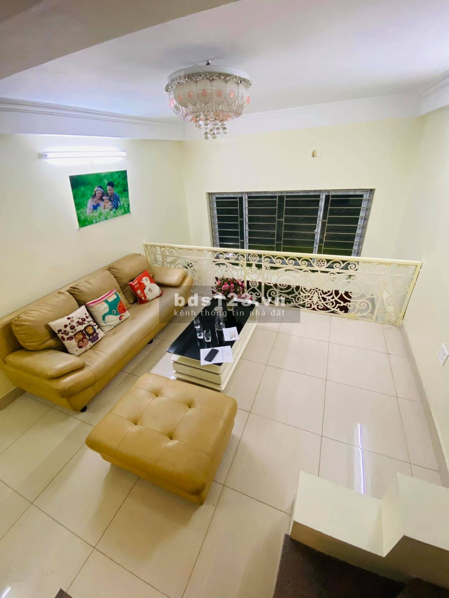 Bán nhà nguyên căn Hoàng Hoa Thám Tây Hồ, ở sướng, dt 30m2, giá nhỉnh 2 tỷ, lhcc