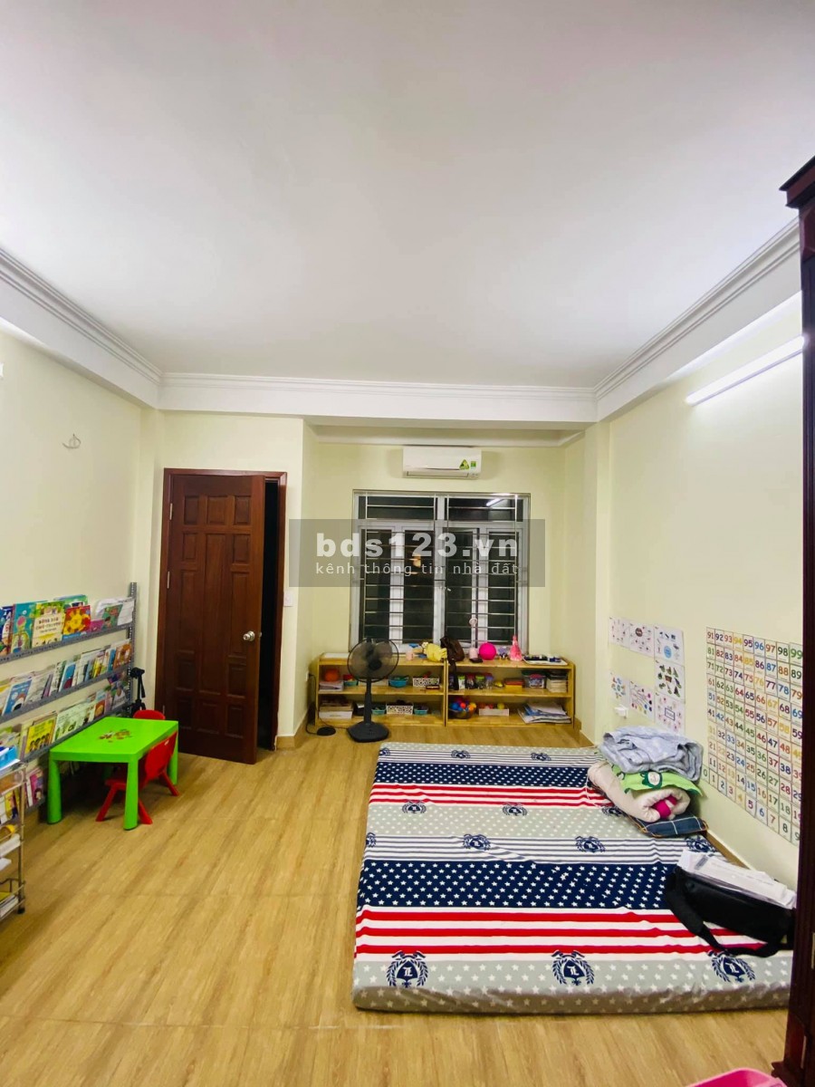 Bán nhà nguyên căn Hoàng Hoa Thám Tây Hồ, ở sướng, dt 30m2, giá nhỉnh 2 tỷ, lhcc