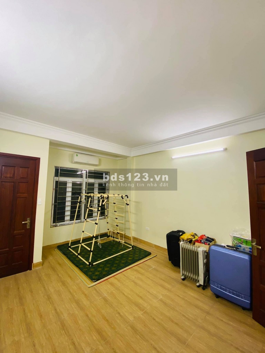 Bán nhà nguyên căn Hoàng Hoa Thám Tây Hồ, ở sướng, dt 30m2, giá nhỉnh 2 tỷ, lhcc