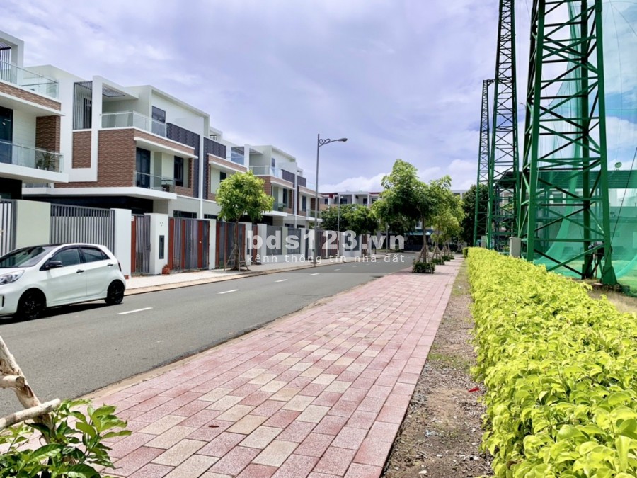 Biệt thự song lặp vị trí độc tôn trung tâm Rạch Giá, diện ích 10.5x24m 3 tầng Giá 5 tỷ xxx