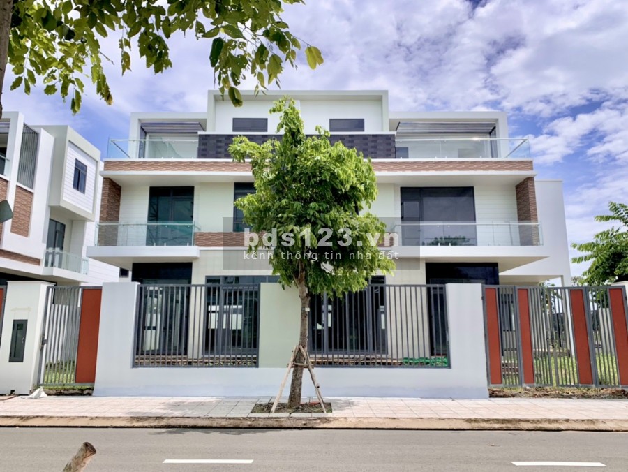 Biệt thự song lặp vị trí độc tôn trung tâm Rạch Giá, diện ích 10.5x24m 3 tầng Giá 5 tỷ xxx