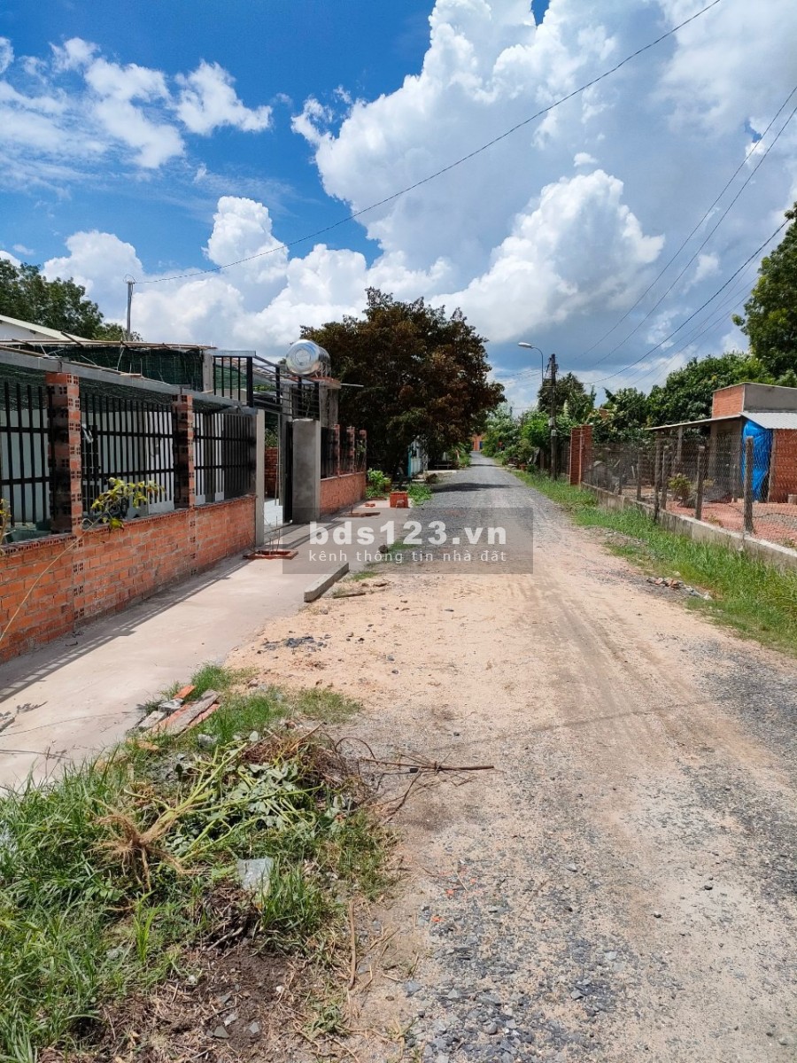 Cần bán nhà vườn nghĩ dưỡng xã Trung Lập Thượng 1/ đường Trung Lập vào 50m khu dân cư