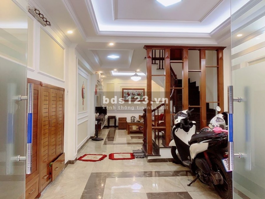 Nhà đẹp 2 thoáng ở ngay, Ngõ rộng tại Ngọc Thụy, Long Biên. Dt 40m2 x 4 tầng, Giá 2.85 tỷ.