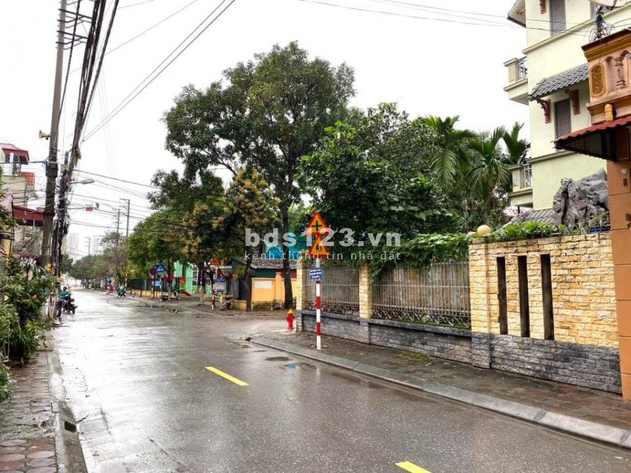 Nhà mặt phố Kẻ Tạnh, diện tích 168m, rộng 7m, 4 tầng kinh doanh, giá bán nhanh 12 tỷ