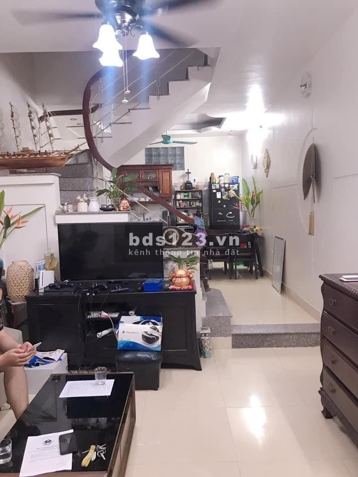 Nhà đẹp làng Ngọc Hà, ngõ đẹp, cho tây thuê hiệu suất cao, Hoàng Hoa Thám 48m2x5T, Mt4m. 4.75 tỷ.