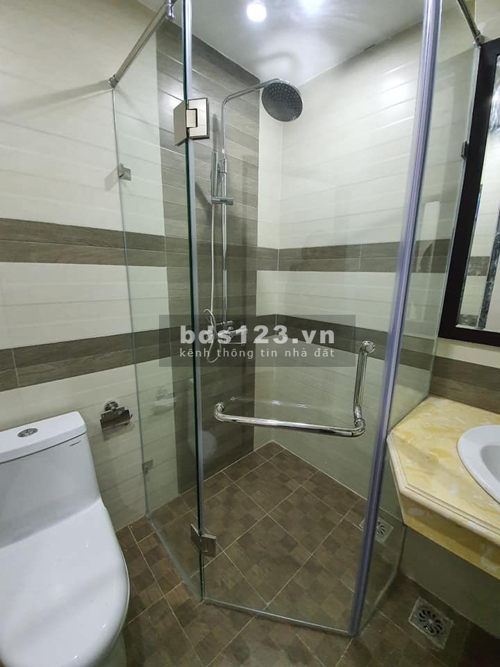 Cần bán gấp nhà 5 tầng, dt 45m2, Nguyễn Văn Cừ Long Biên, 2 mặt ngõ cực thoáng