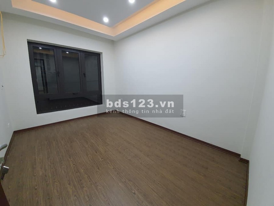 Cần bán gấp nhà 5 tầng, dt 45m2, Nguyễn Văn Cừ Long Biên, 2 mặt ngõ cực thoáng