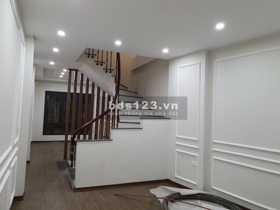 Cần bán gấp nhà 5 tầng, dt 45m2, Nguyễn Văn Cừ Long Biên, 2 mặt ngõ cực thoáng
