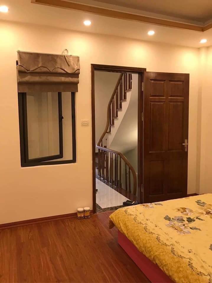 Bán nhà Lĩnh Nam, ô tô đỗ cửa, kinh doanh thuận lợi, 41m2 x 5 tầng, mt 4m, giá 6 tỷ