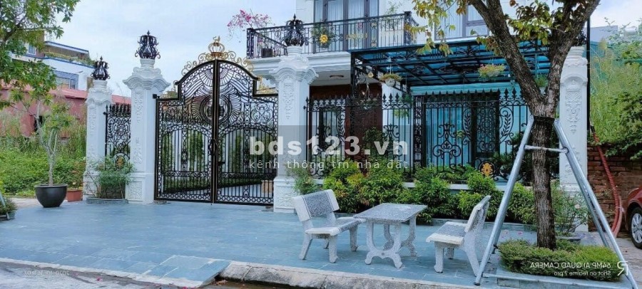 Bán gấp biệt thự sân vườn tại Việt Hưng, Long Biên, căn góc 2 mặt tiền dtsd 715m2