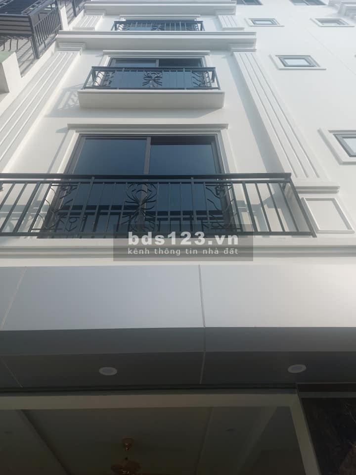 Nhỉnh 3 tỷ có nhà mới 5 tầng cạnh phố Phúc Lợi, Quận Long Biên, dt 38m2, mt 5.4m