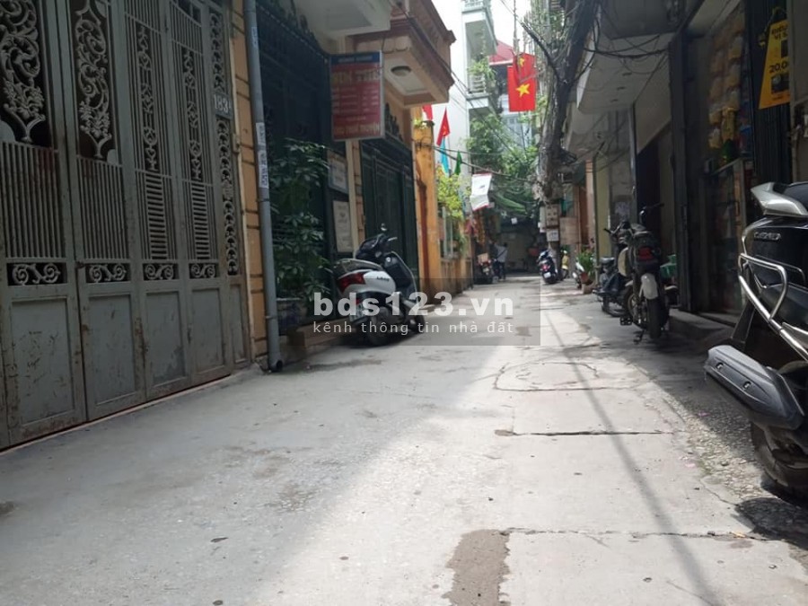 Nhà đẹp mới xây phố Định Công Thượng, ngõ xe ba gác dtsd 35m2 5 tầng giá 3 tỷ hơn