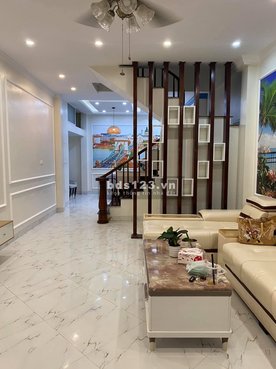 Bán nhà diện tích sử dụng 58m2 ô tô đỗ cửa Hoàng Văn Thái, Quận Thanh Xuân, giá 5 Tỷ 8