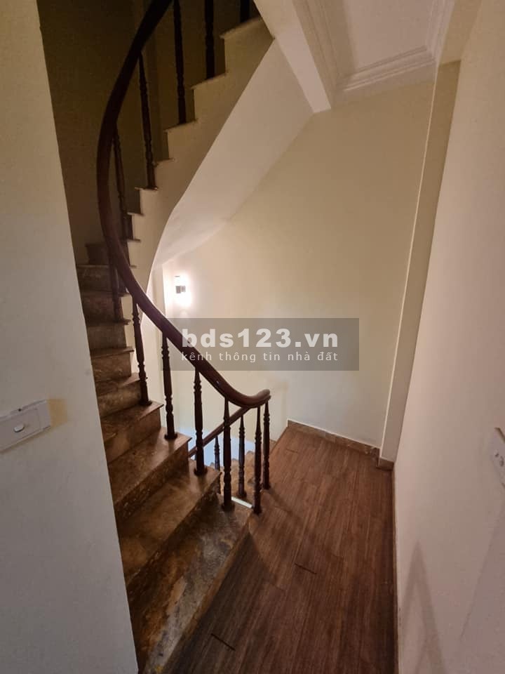 Nhà nguyên căn Âu Cơ dtsd 44m2, giá nhỉnh 2 tỷ 5 tầng kiên cố sổ đỏ chính chủ vuông vắn