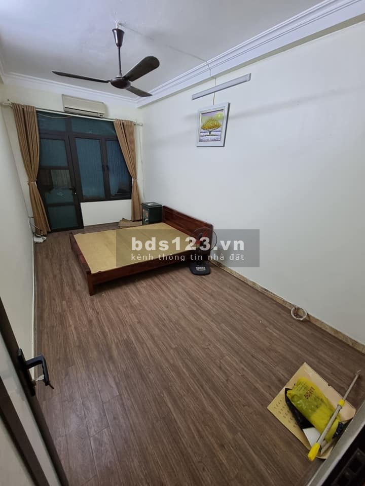 Nhà nguyên căn Âu Cơ dtsd 44m2, giá nhỉnh 2 tỷ 5 tầng kiên cố sổ đỏ chính chủ vuông vắn