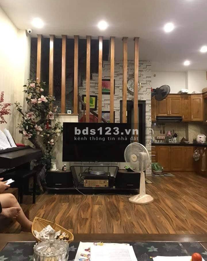 Cần bán nhà Tản Đà Quận Hà Đông, diện tích 40m2, 5 tầng, mặt tiền rộng 5.2m, Chỉ 4.59 tỷ