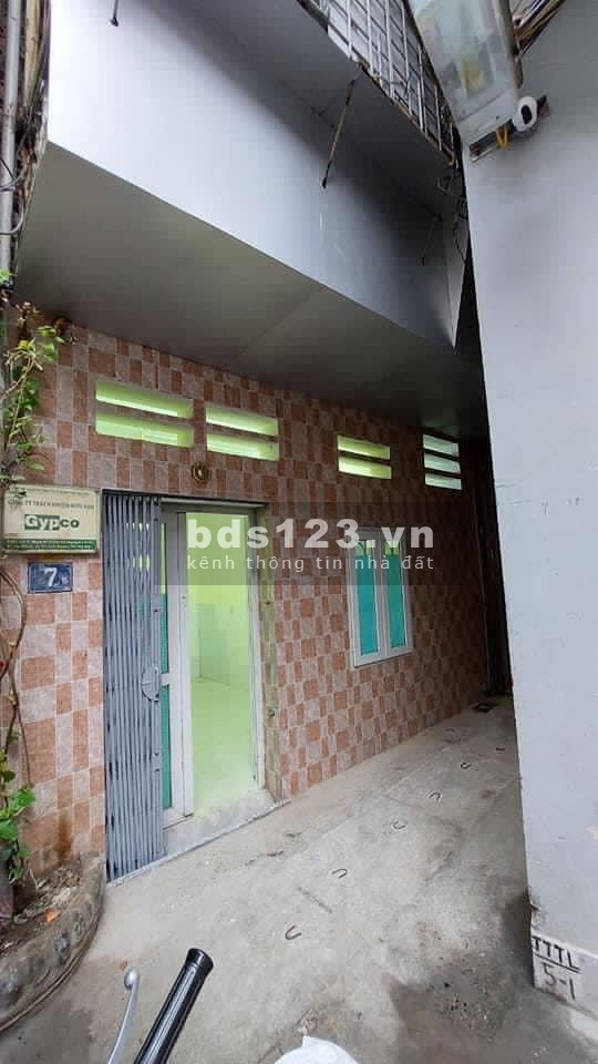 Bán nhà Phố Nguyễn Trãi giao với Nguyễn Xiển, nhà 4 tầng, giá 1,95 tỷ, lh 0346998789