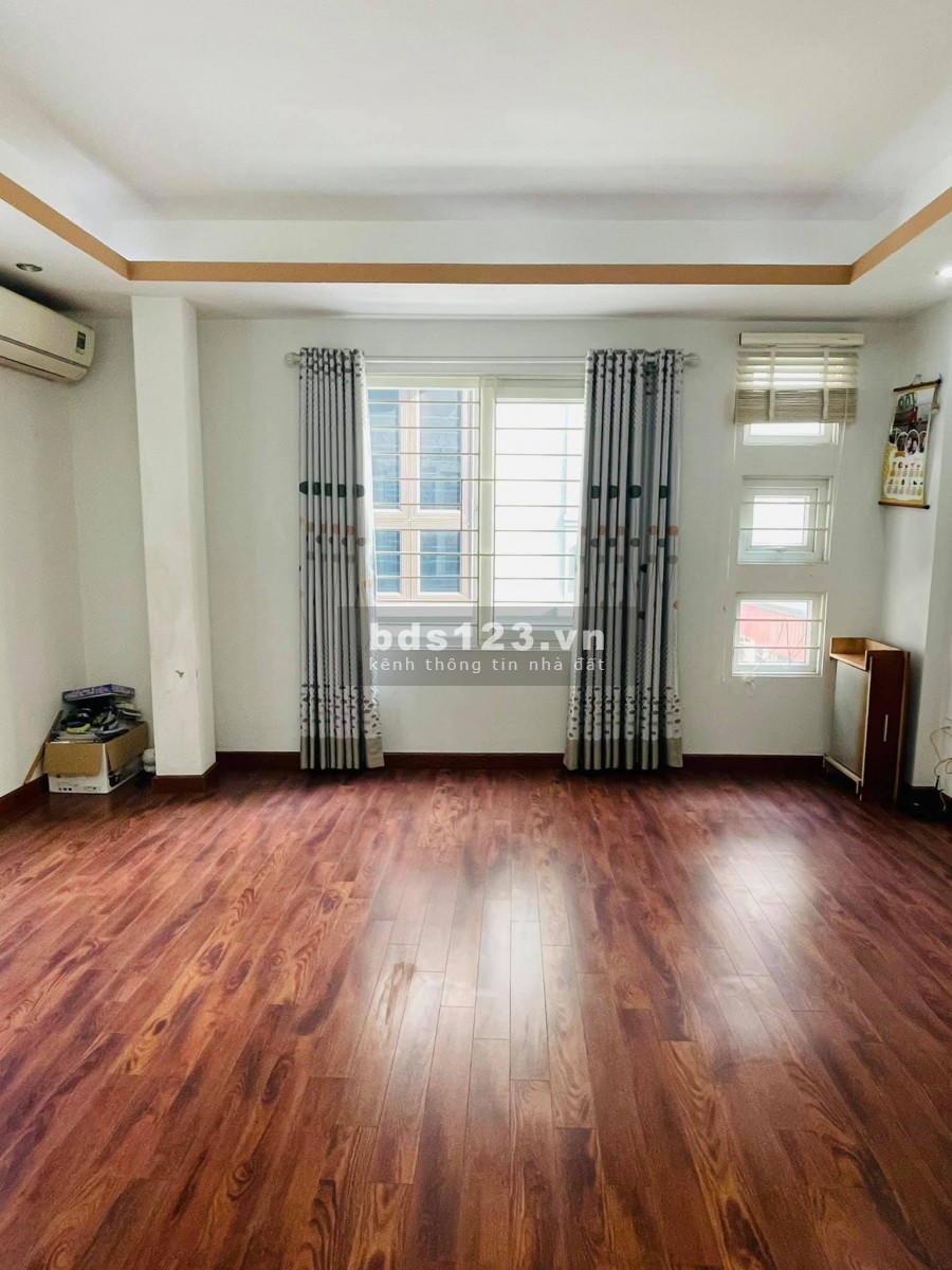 Bán nhà Cầu Diễn, 41m2, ô tô tận cửa, 3 mặt thoáng, giá chỉ hơn 3 tỷ.