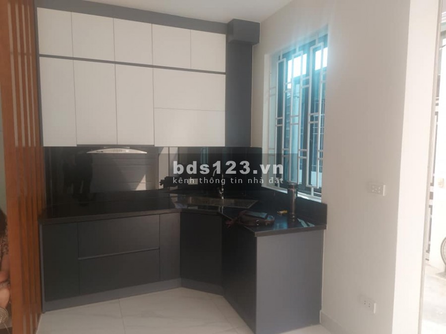 Nhỉnh 3 tỷ có nhà mới 5 tầng cạnh phố Phúc Lợi, Quận Long Biên, dt 38m2, mt 5.4m