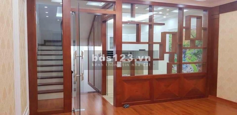 Bán nhà Hoàng Quốc Việt hai mặt ngõ ô tô tránh gara mặt tiền 5m, liên hệ 0974609992