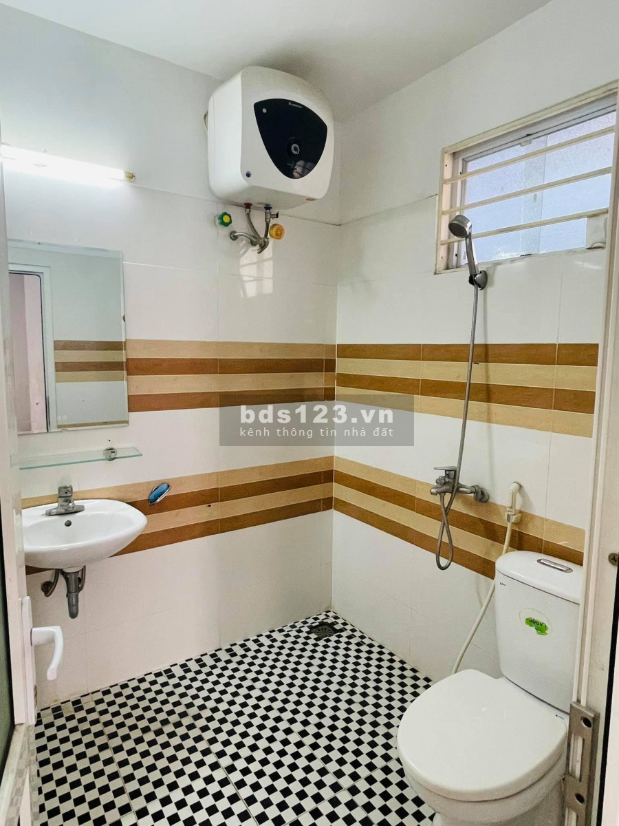 Bán nhà Cầu Diễn, 41m2, ô tô tận cửa, 3 mặt thoáng, giá chỉ hơn 3 tỷ.