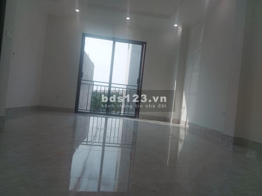 Nhỉnh 3 tỷ có nhà mới 5 tầng cạnh phố Phúc Lợi, Quận Long Biên, dt 38m2, mt 5.4m