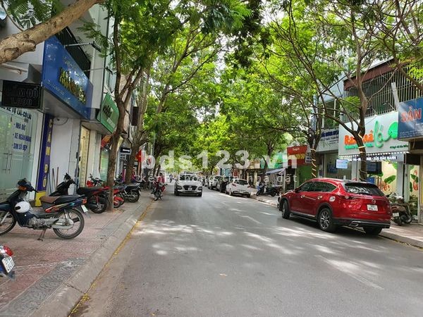 Bán gấp nhà cấp 4 mặt đường Trường Lâm 60m2, giá 9 tỷ, Kd vô địch, Vỉa hè đá bóng.