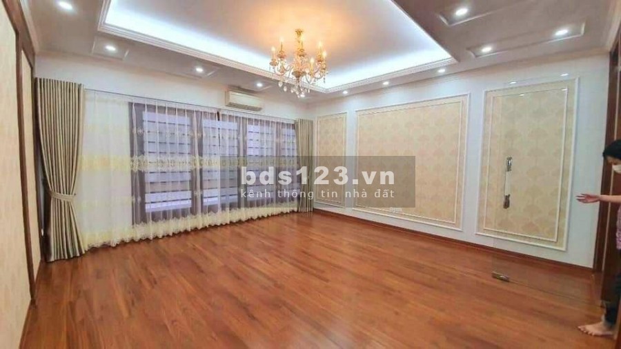 Bán nhà Hoàng Quốc Việt hai mặt ngõ ô tô tránh gara mặt tiền 5m, liên hệ 0974609992