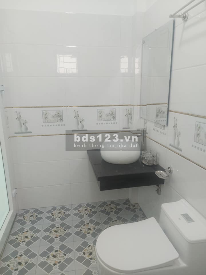 Nhỉnh 3 tỷ có nhà mới 5 tầng cạnh phố Phúc Lợi, Quận Long Biên, dt 38m2, mt 5.4m