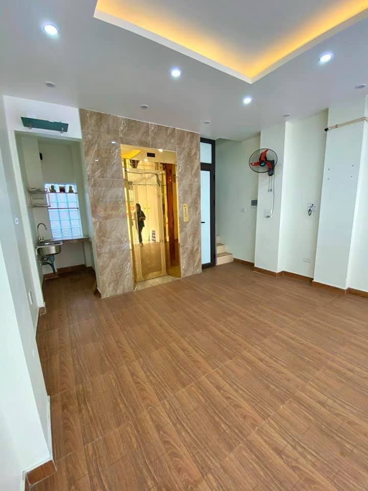 Bán gấp nhà mặt phố Nguyễn Sơn dt 43m2 7 tầng, mt 5m, vỉa hè, thang máy giá bán 9 tỷ