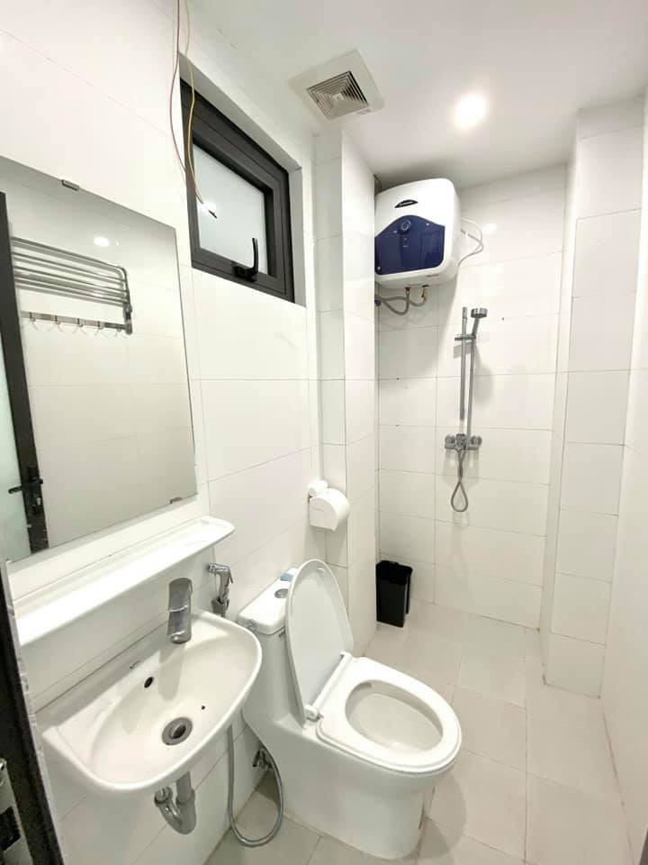 Bán gấp nhà mặt phố Nguyễn Sơn dt 43m2 7 tầng, mt 5m, vỉa hè, thang máy giá bán 9 tỷ