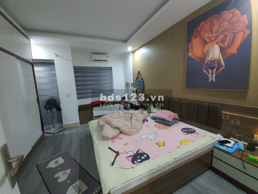 Nhà nguyên căn đẹp 3 tầng trung tâm Quận, giá mềm để đầu tư, tặng đầy đủ nội thất, sổ sẵn