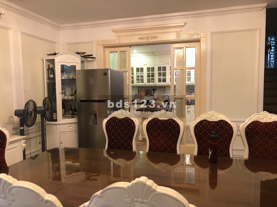 Bán BT Siêu đẹp KĐT Việt Hưng, 250m, 4 tầng, thang máy, sân vườn bao quanh: 32 tỷ