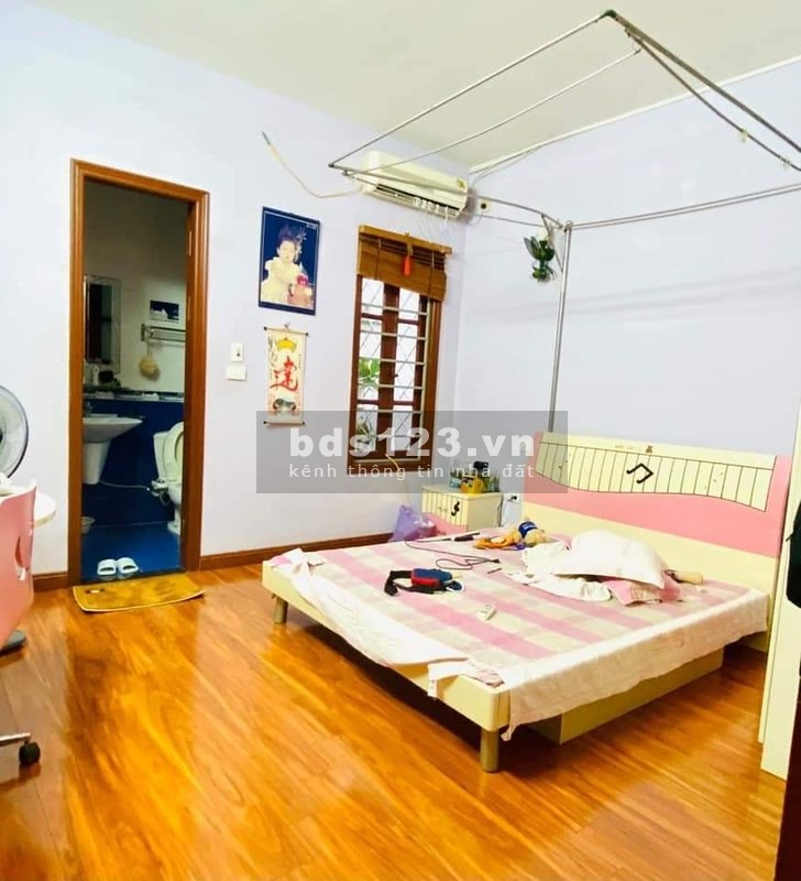 Bán Nhà Đường CMT8, Quận 10, diện tích sử dụng 24m2, đúc 2 lầu, 2 phòng ngủ, giá 3 tỷ