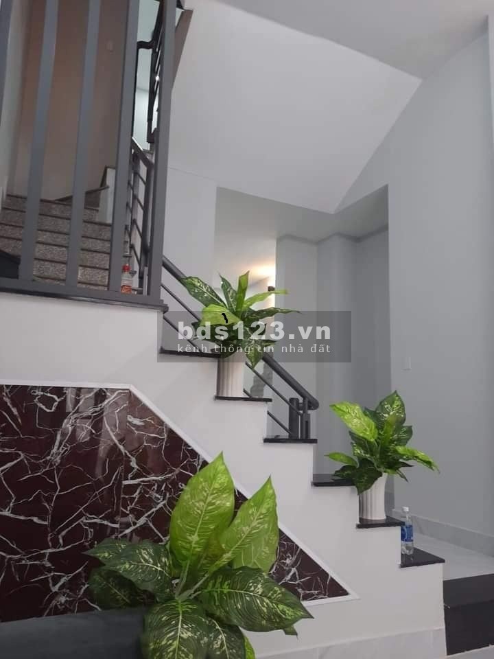 Huỳnh Văn Nghệ oto đỗ cửa, 45m2 x 2 lầu, 3PN, ngang 4m giá chỉ 4.3 tỷ.