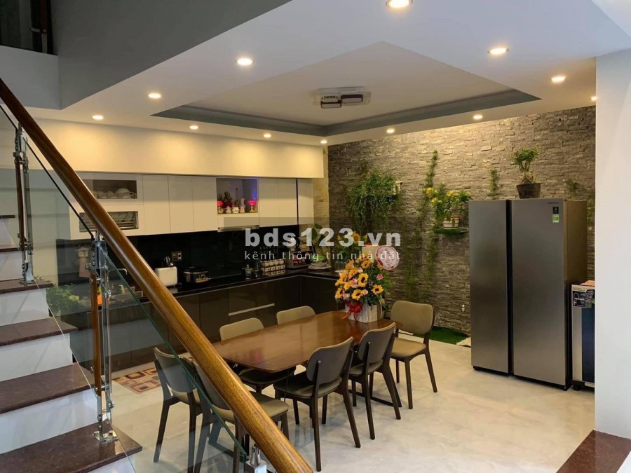Bán gấp nhà phố Hoàng Văn Thái dt 50m2 phân lô quân đội 2 thoáng trước sau tặng nội thất 4.2 Tỷ