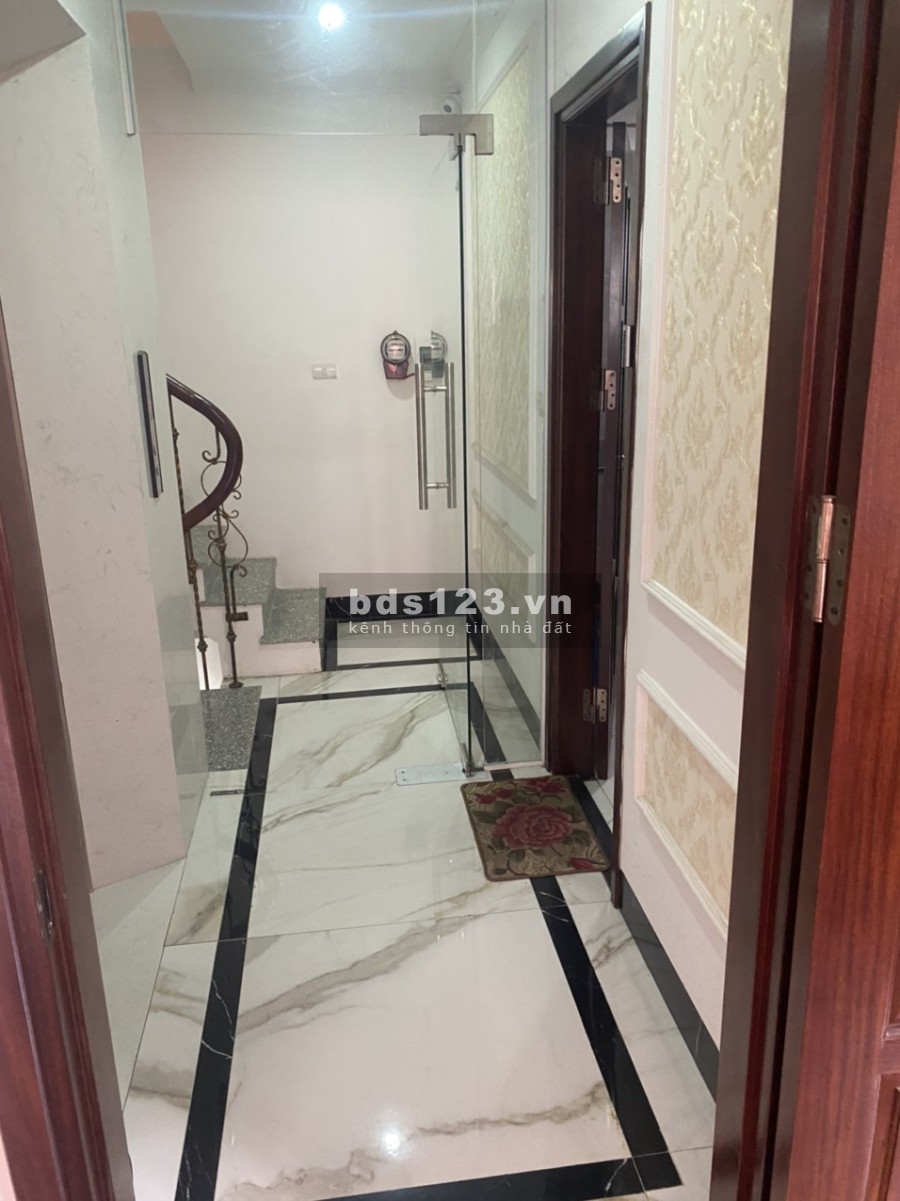 Nhà mình cần cho thuê sàn làm văn phòng dtsd 35m2 giá chỉ 6 triệu tại Nguyễn Trãi