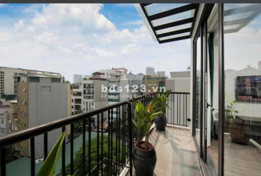 Tòa nhà căn hộ dịch vụ mặt phố Dịch Vọng Hậu 38 căn Studio&Apartment dt 300m2, giá 105 tỷ