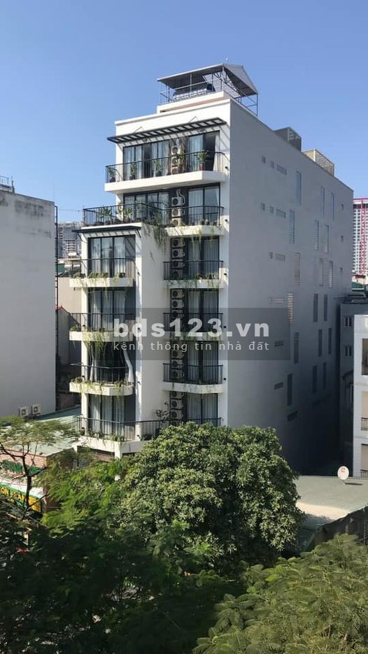 Tòa nhà căn hộ dịch vụ mặt phố Dịch Vọng Hậu 38 căn Studio&Apartment dt 300m2, giá 105 tỷ