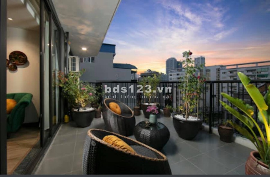 Tòa nhà căn hộ dịch vụ mặt phố Dịch Vọng Hậu 38 căn Studio&Apartment dt 300m2, giá 105 tỷ
