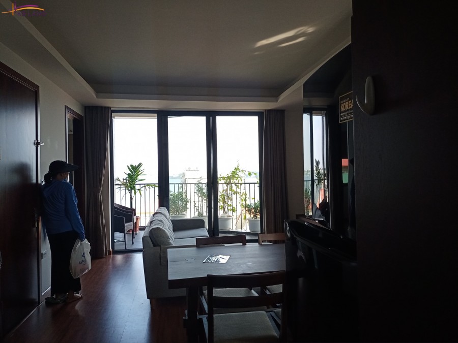 Bán căn hộ dịch vụ Quảng Khánh, dtsd 96m2, 8 tầng, 7 căn hộ, view hồ Tây, 800USD/phòng