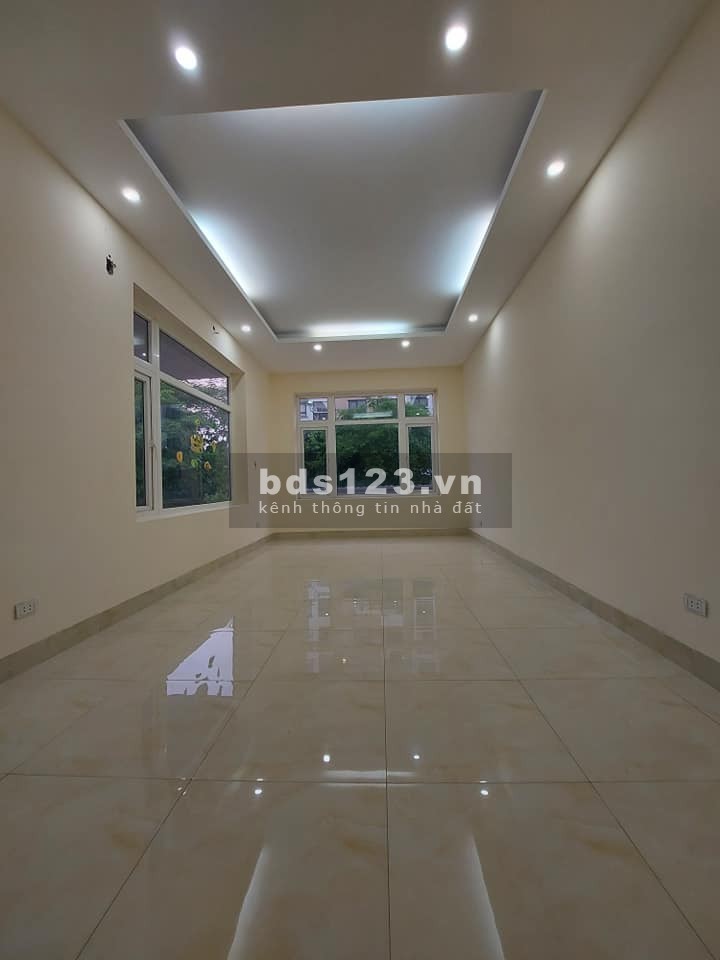 Bán nhà Vũ Xuân Thiều hẻm ô tô thông Sài Đồng, Long Biên, 3 tầng, dt 48m2, mt 4.3m, giá 2.6 tỷ