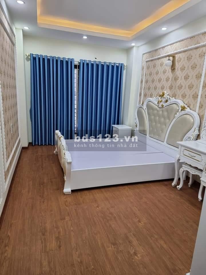 Bán Gấp Nhà Ngõ Rộng phố Nguyễn Khánh Toàn Quận Cầu Giấy dt 42m2, 5 tầng, nhỉnh 4 tỷ