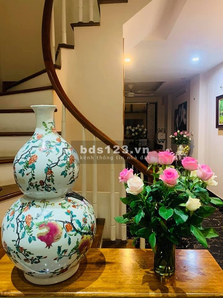 Bán nhà Nguyễn Văn Cừ ô tô đỗ cửa mặt tiền 4.2m 4 phòng ngủ, giá bán chỉ nhỉnh 5 tỷ