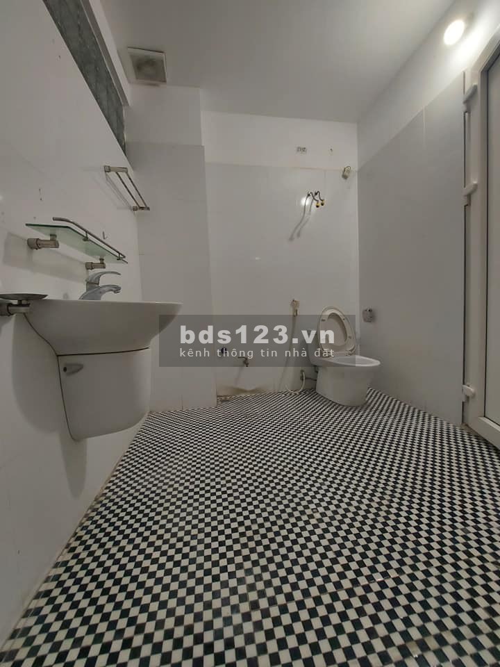 Bán nhà Vũ Xuân Thiều hẻm ô tô thông Sài Đồng, Long Biên, 3 tầng, dt 48m2, mt 4.3m, giá 2.6 tỷ