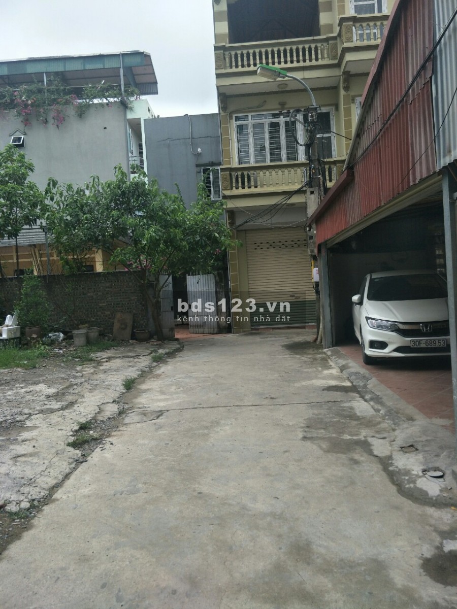 Bán đất Thạch Bàn dt 300m2 đất, mặt tiền 15m, giá 19 tỷ, chia lô, xây khách sạn, đầu tư