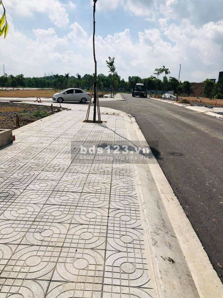 Bán Đất TTTP Biên Hòa Quốc Lộ 51 vào 500m. sổ hồng riêng thổ cư 100% hỗ trợ vay 50%